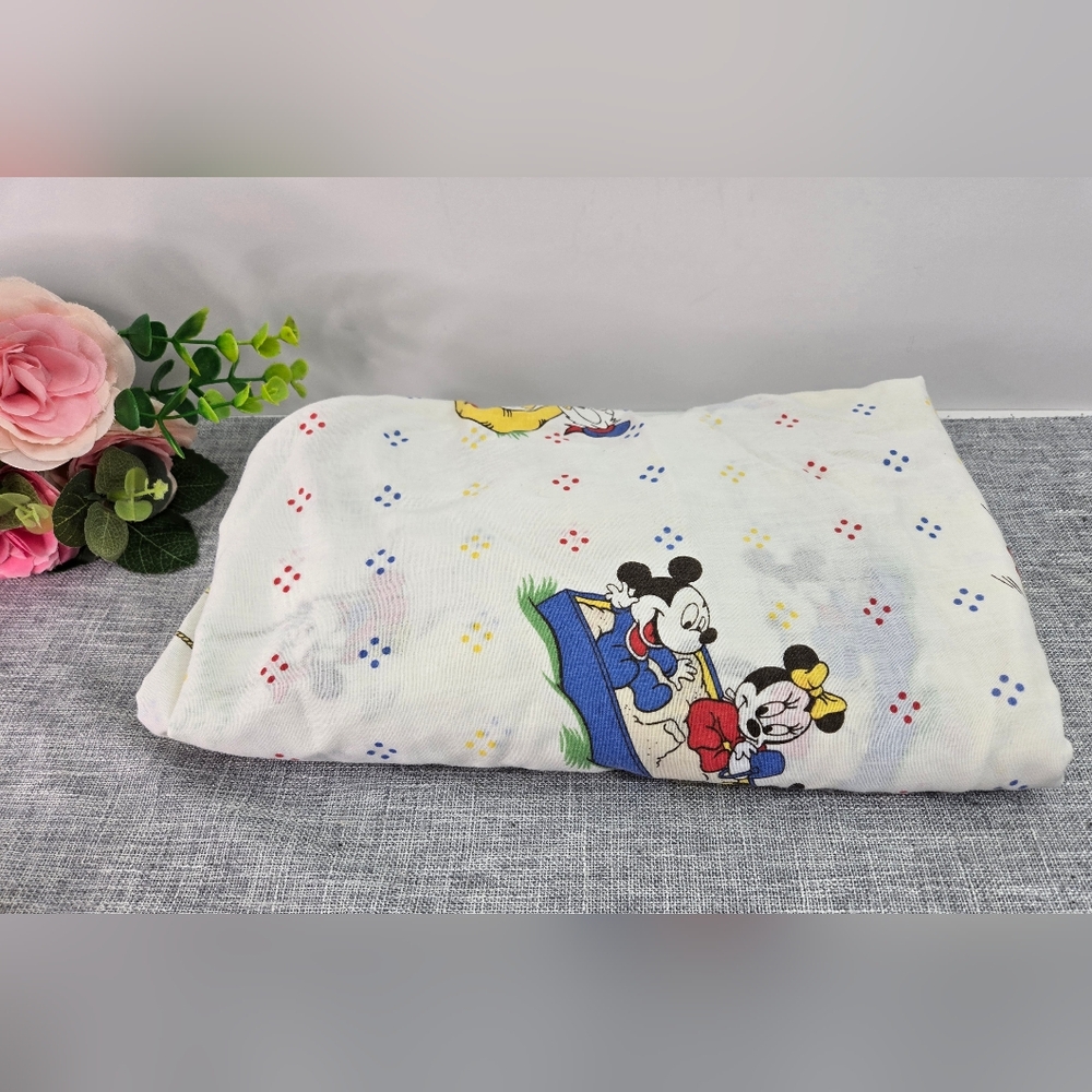 Vintage 1984 Mickey Mouse & friends Walt Disney Co.‎ baby fitted crib sheet